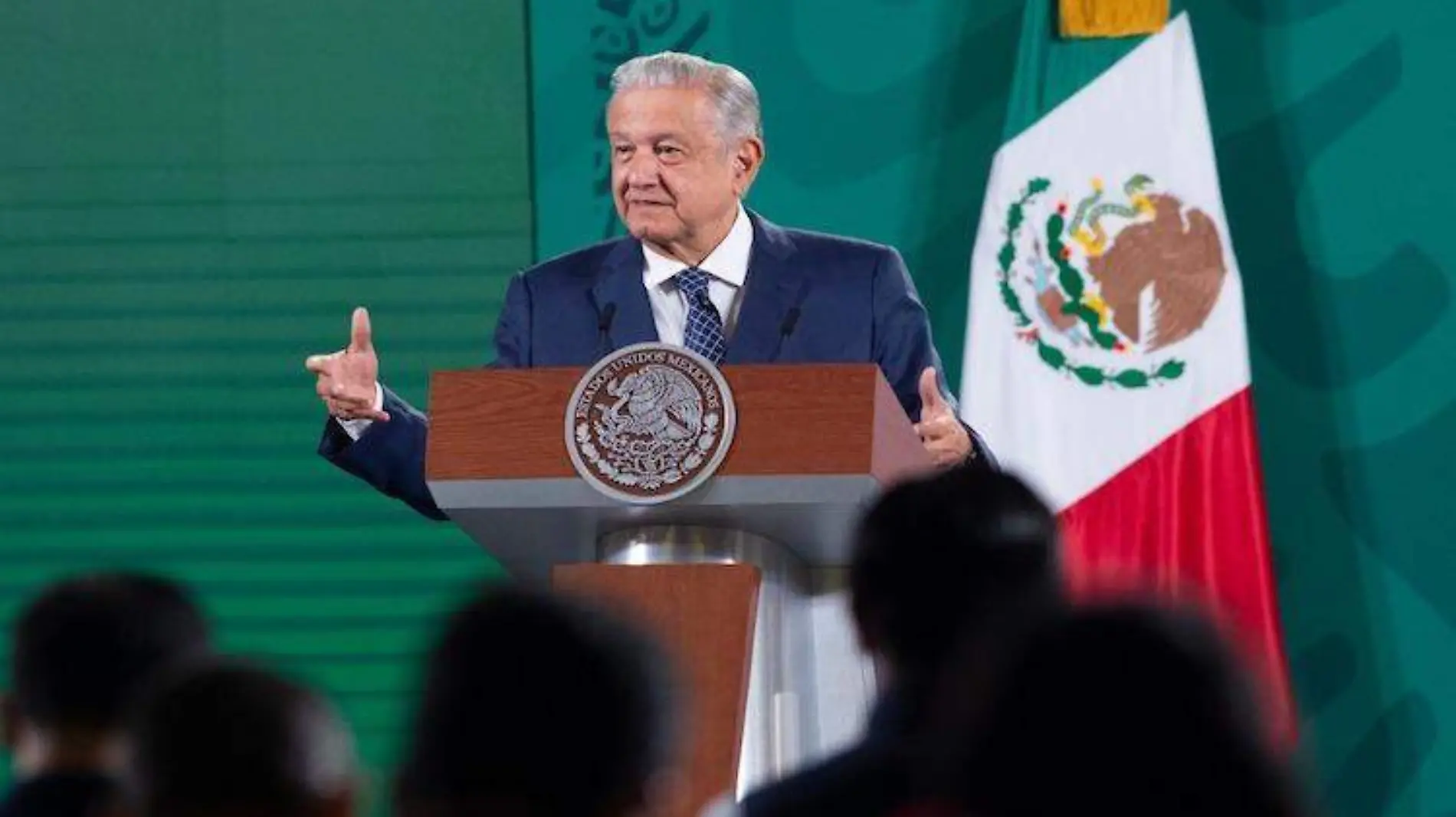 AMLO defiuende su propuesta de proyecto económico